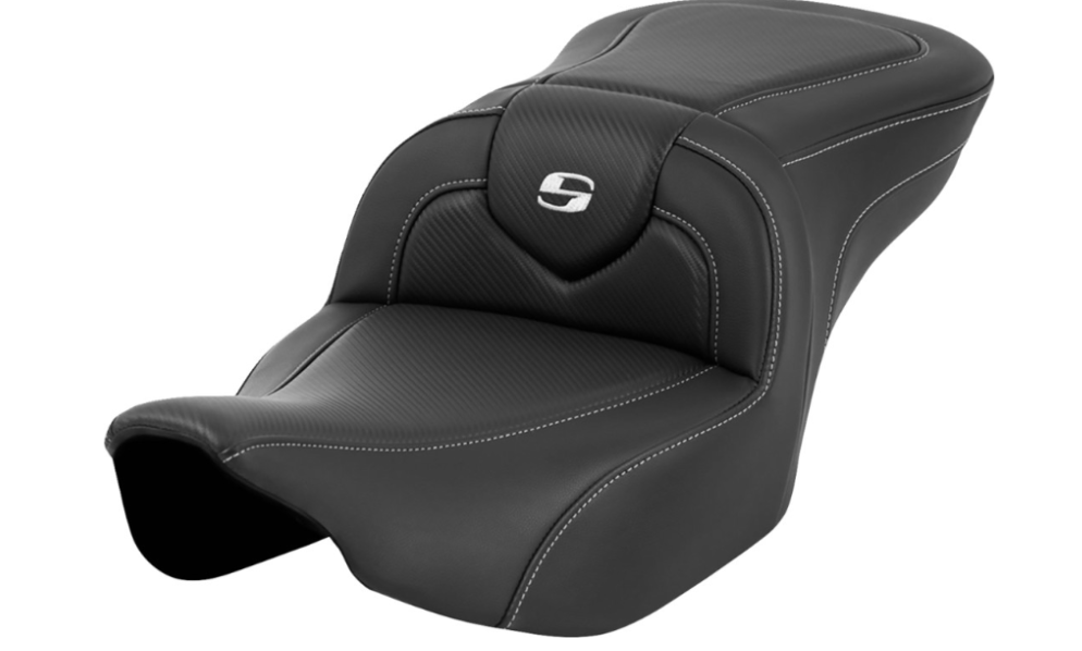 Saddlemen Roadsofa™ Carbon Fiber Seat Silver Stitch Silver Logo Without Backrest - 823-07-185 For Harley Touring 2023-2026