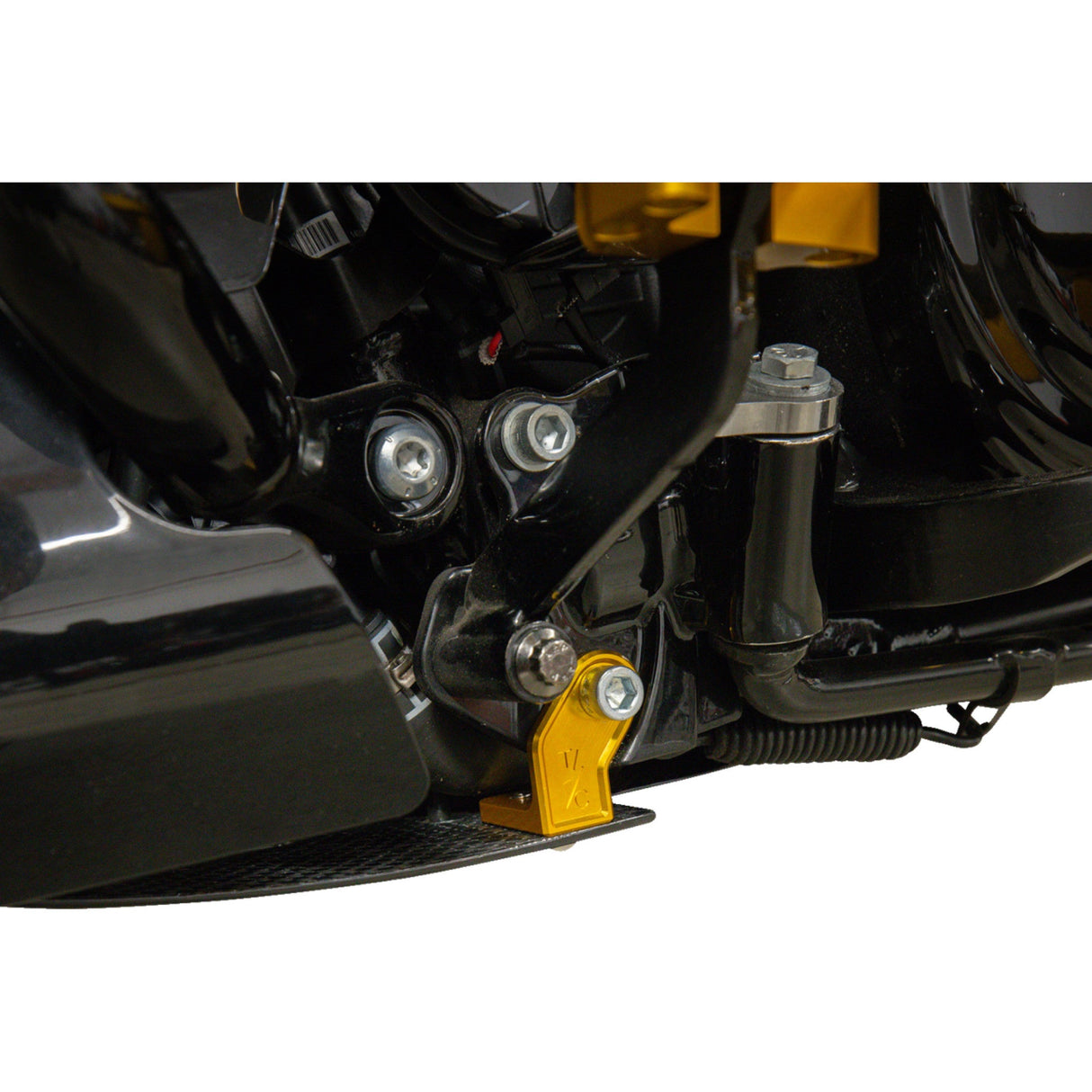 THRASHIN SUPPLY CO. 0506-2534 TSC-3035-5 Forged Carbon Fiber Skid Plate Skid Plate - Carbon Fiber/Forged - With Gold Brackets - FLHX/FLTRX