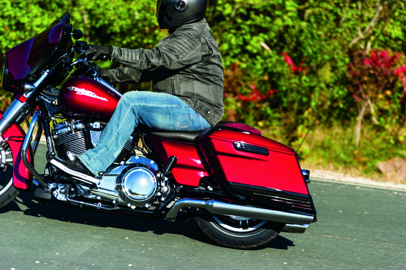 Kuryakyn Tri-Line Saddlebag Hinge Covers Gloss Black - 6987 For Harley Touring 2014-2026