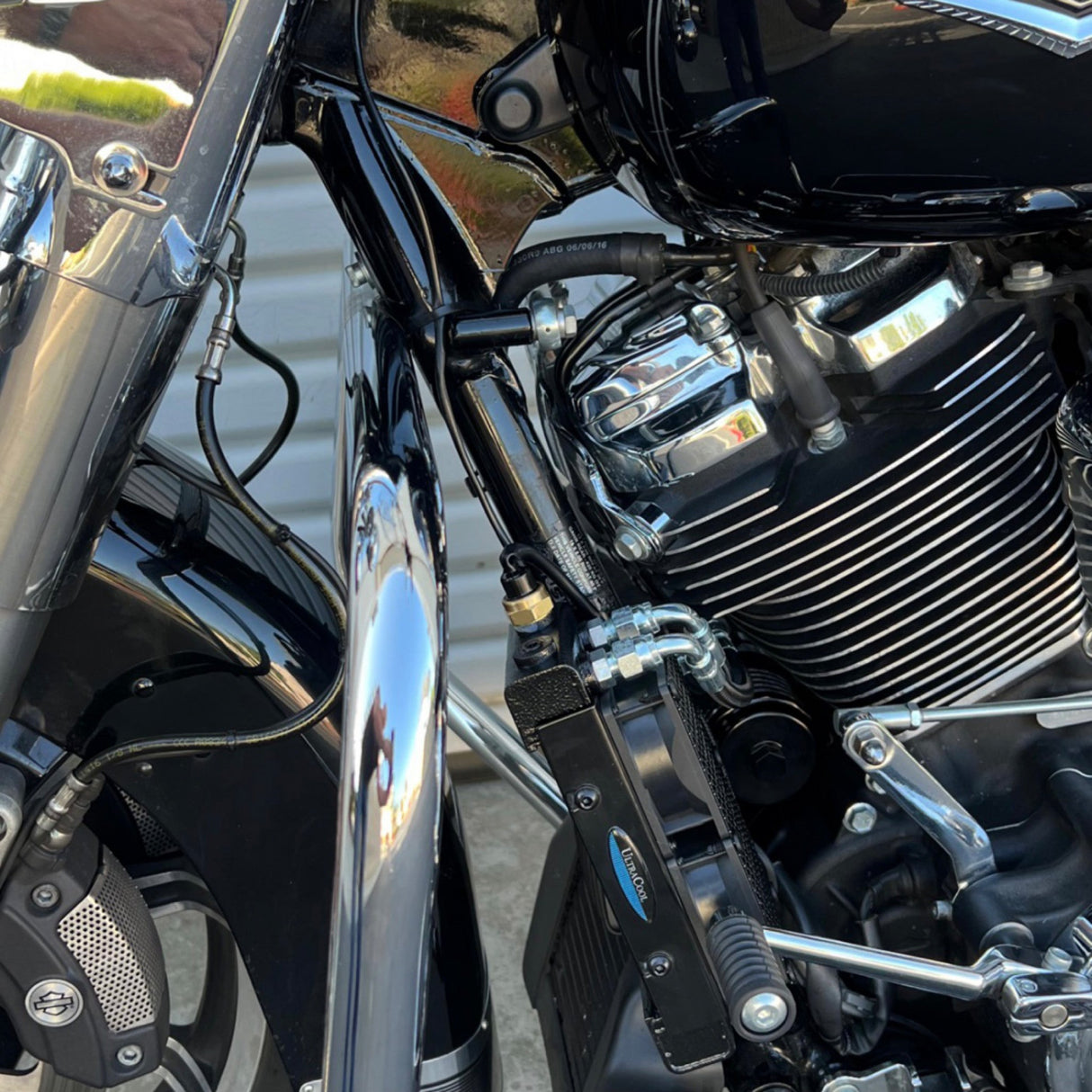 ULTRACOOL 0713-0226 SMT8-3 Oil Cooler Kit naked - black - softail/touring/trike