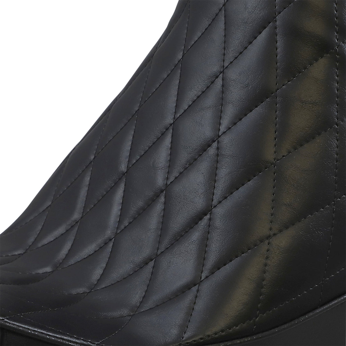 LePera Cherokee Seat Diamond Black - LYX-020DM For Harley Softail 2018-2023