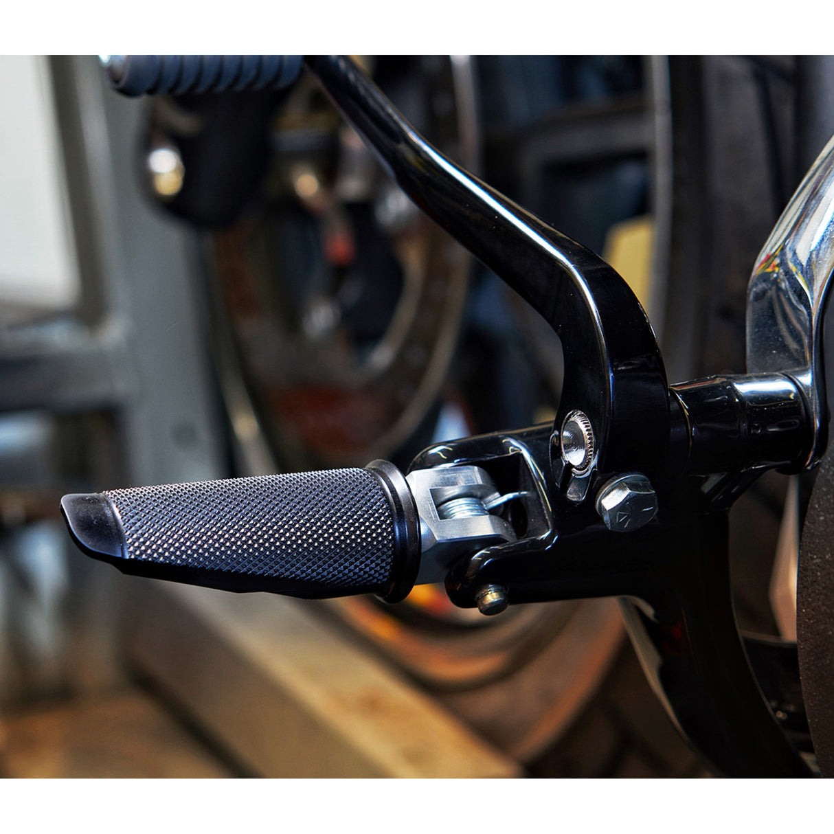 Speed Merchant Footpeg - SM-HDSTSPBLK For Harley Motorcycles 2017-2021
