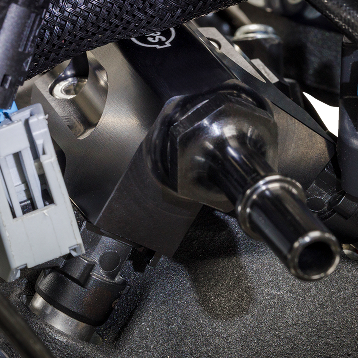 Replacement Fuel Rail Kit - Black - M8 Touring - 1022-0295