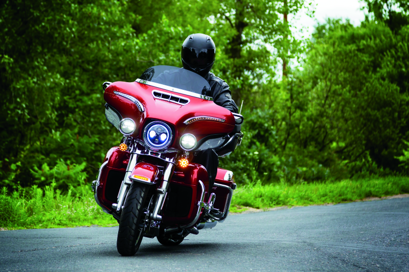 Kuryakyn 1387 Smooth Windshield Trim 14-Up Touring Chrome