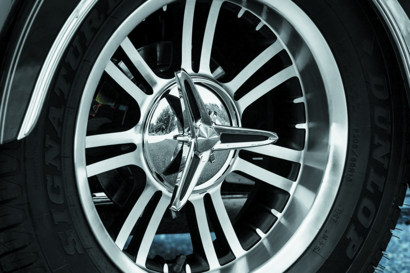 Kuryakyn Knock-Off Center Caps For Trikes Chrome - 1243 For Harley Touring 2009-2013