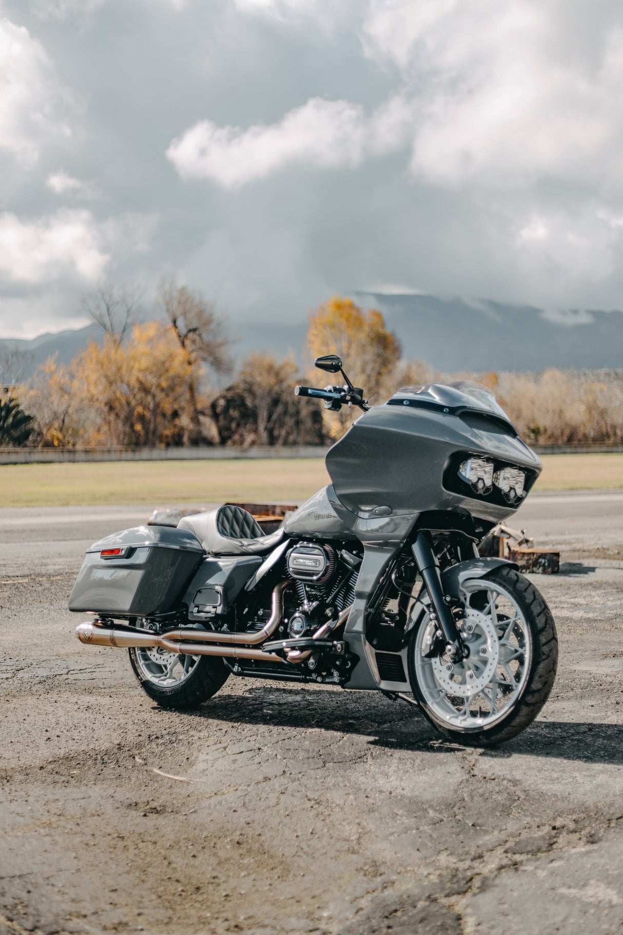 2017-2026 M8 BAGGER - FULL LENGTH "WORKS EDITION" TURNPIKE