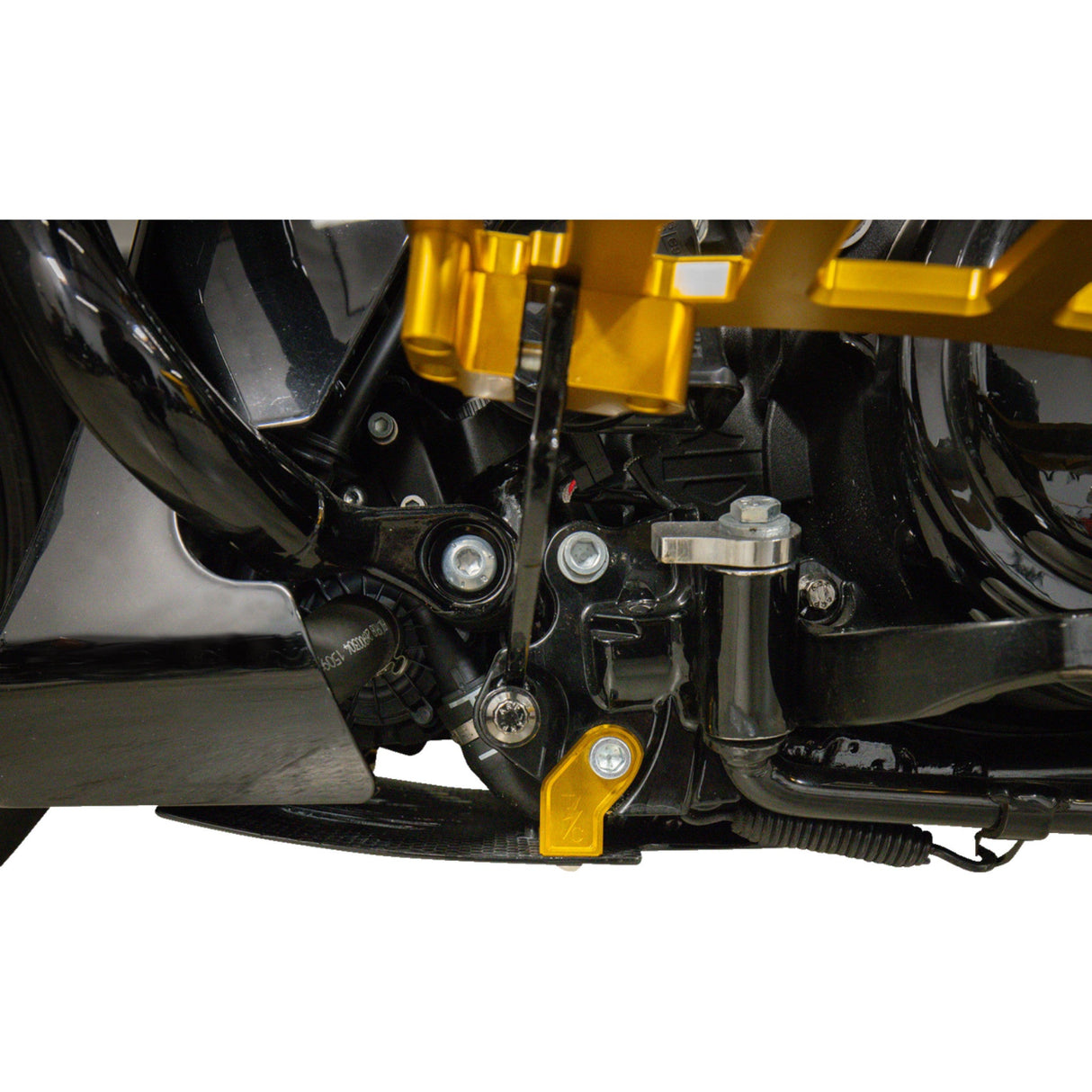THRASHIN SUPPLY CO. 0506-2534 TSC-3035-5 Forged Carbon Fiber Skid Plate Skid Plate - Carbon Fiber/Forged - With Gold Brackets - FLHX/FLTRX