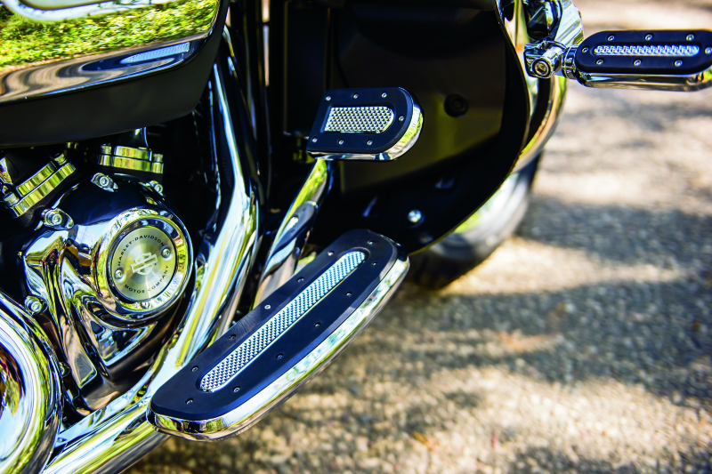 Kuryakyn 7041 Heavy Industry Driver Floorboards Chrome