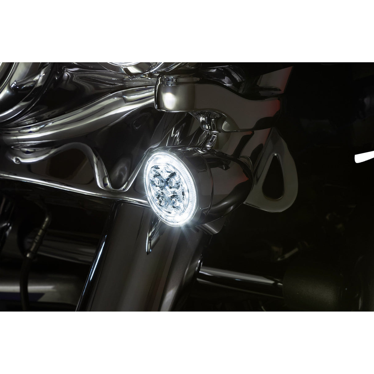 CIRO 2040-2907 45403 LED Fang® Front Signal Light Inserts with Bezel - Turn Signal Insert - Front - Chrome/Clear