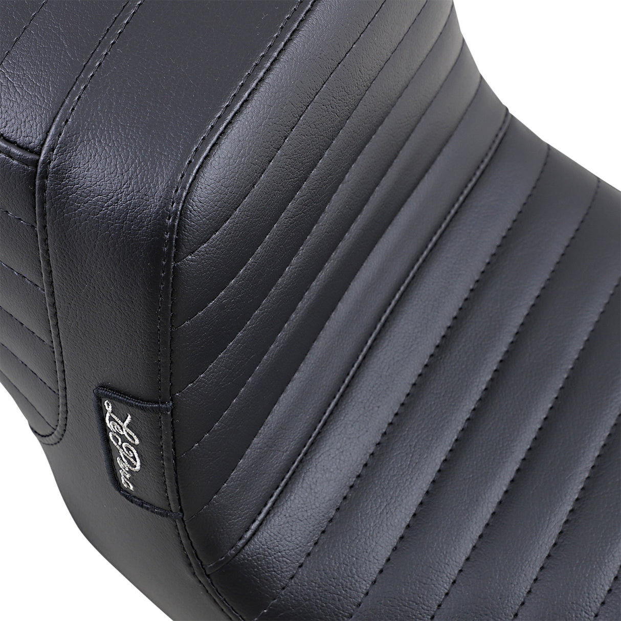LePera Tailwhip Seat Pleated Black - LN-581PT For Harley Dyna 1996-2003