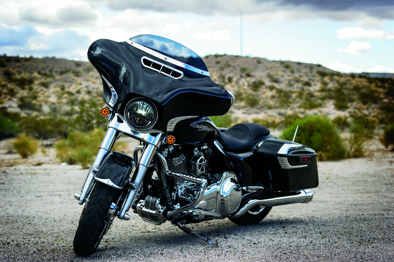 Kuryakyn 1387 Smooth Windshield Trim 14-Up Touring Chrome