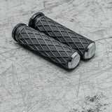 Arlen Ness Diamond Grips TBW Chrome - 500-008 For Harley Motorcycles 2008-2025