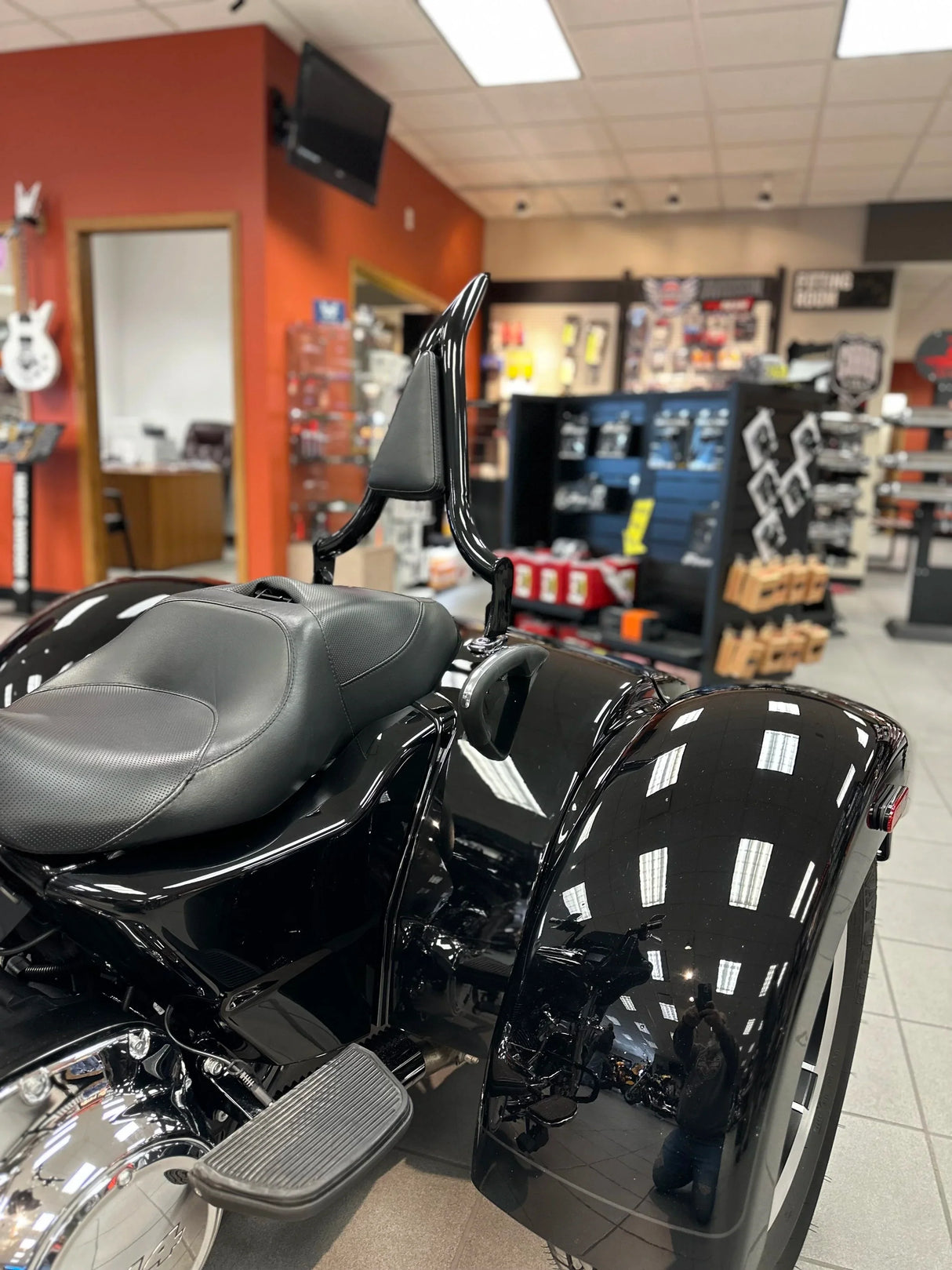 Siouxicide Choppers Road Glide 3 & Freewheeler Excalibur Sissy Bar Chrome, Short 16, 1 1/2 In, For Freewheeler, For Harley Freewheeler 2015-2025