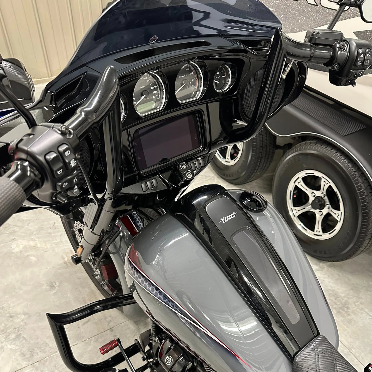 Siouxicide Choppers Villain Street Glide Handlebars 1 1/2 In, 18 In For Harley Street Glide 2026