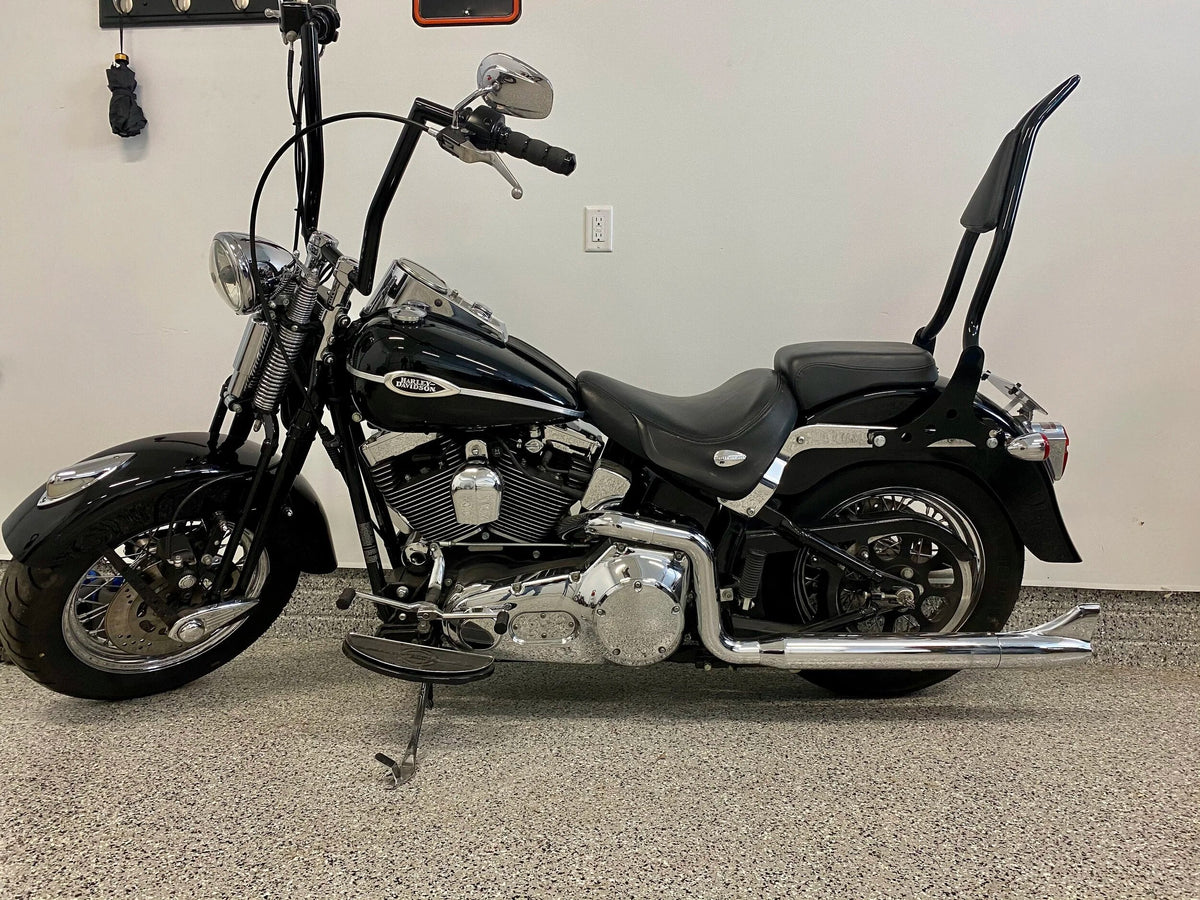 Siouxicide Choppers Softail Excalibur Backrest 1 1/4 In, Tall 22, Black, Perforated Pad Double Diamond Red For Harley Softail 2018-2026