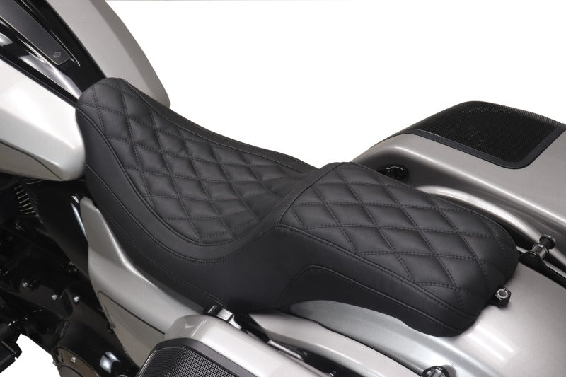 Mustang Motorcycle Mustang Dble Diamond Low Squareback CVO Road Glide (ST), Rd Glide And Str Glide Black - 88514 For Harley Touring 2023-2026