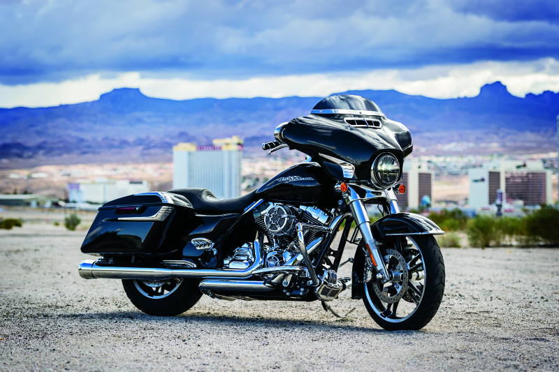Kuryakyn 1387 Smooth Windshield Trim 14-Up Touring Chrome