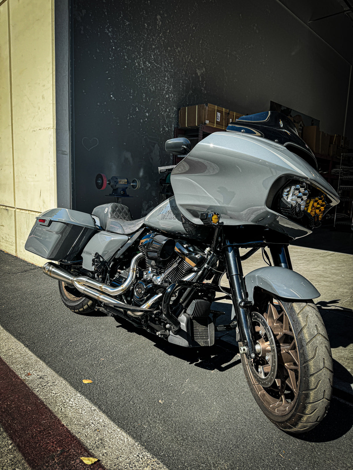2017-2026 M8 BAGGER - MID LENGTH "ELSINORE"